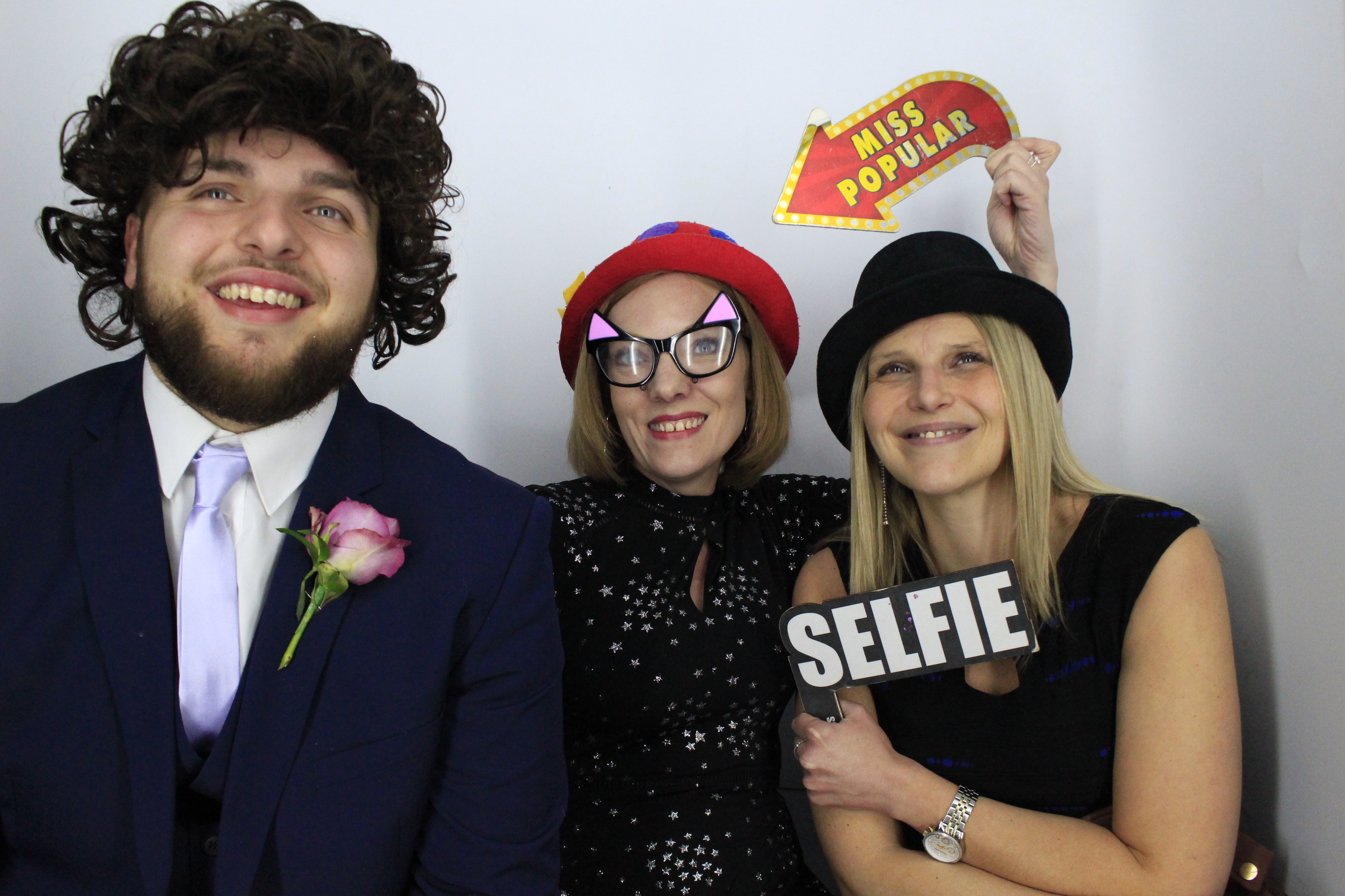 Simon & Muna  | View more photos from the event at gallery.myphotoboothexperience.co.uk/u/MyPhotoBoothExperienceLtd/Simon-Muna
